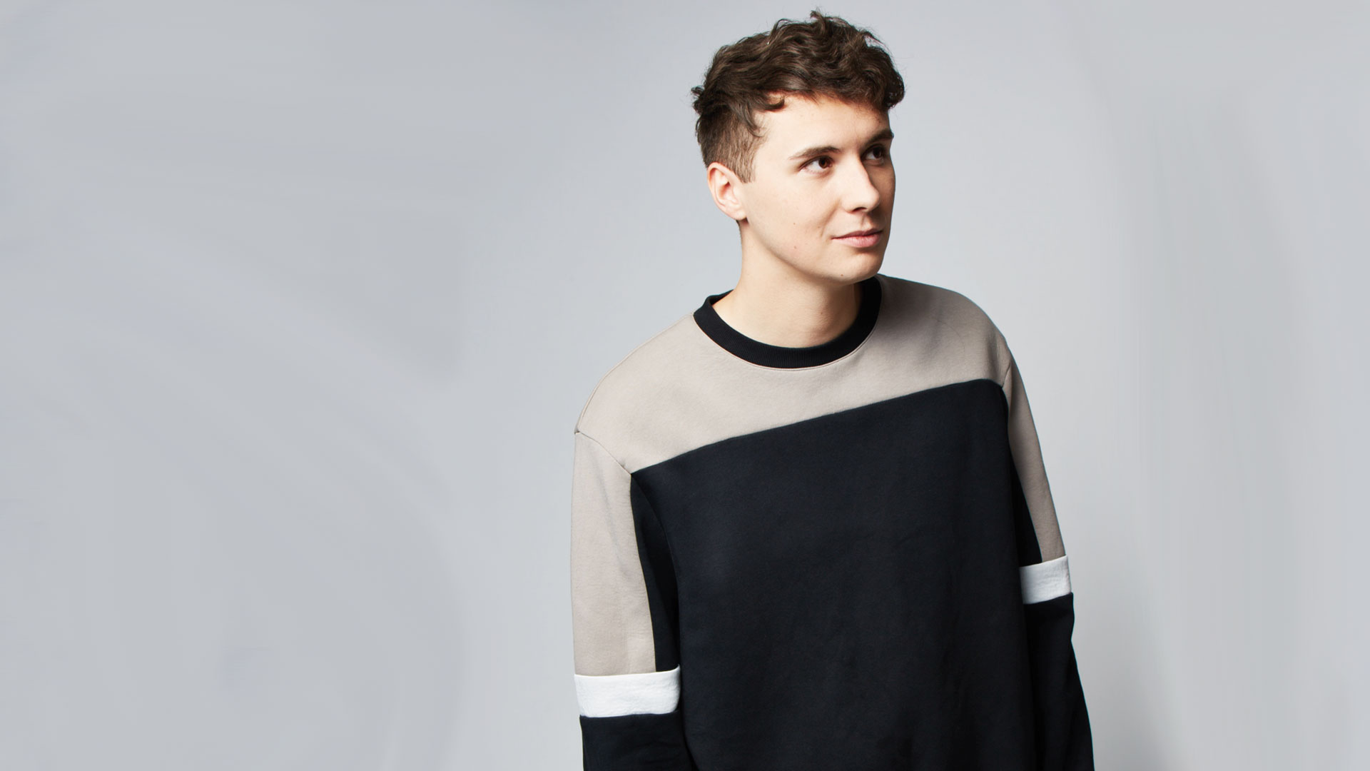 Headshot of Dan Howell against a light grey background